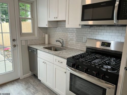 111 Baker St, Dover, NJ 07801-2611