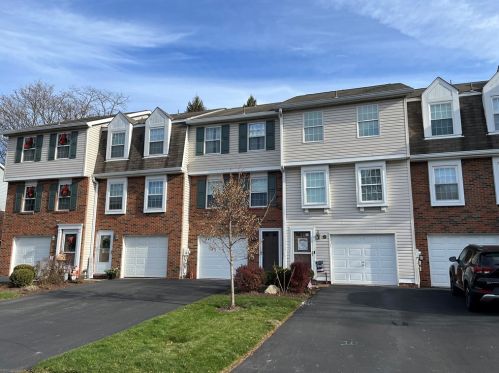 210 Green Ct, Pittsburgh, PA 15234-2351