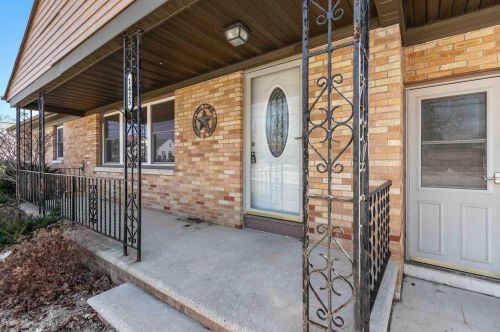 1425 Ridge Rd, Green Bay, WI 54304-3235