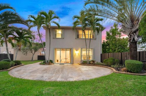 3163 176 Ter, Hollywood FL 33029-5608 exterior