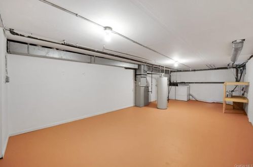 100 Bon Aire Cir, Airmont NY  10901-7331 exterior