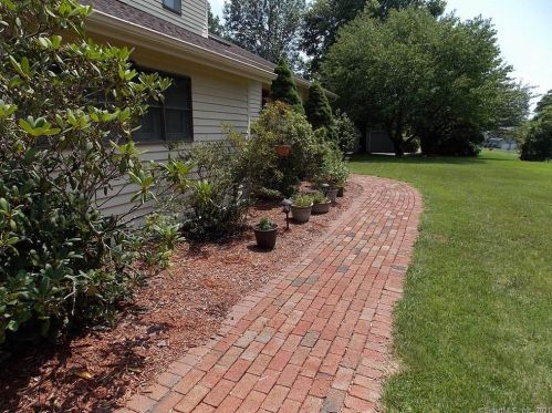 50 Habitat Ln, Bloomfield, CT 06002-1152