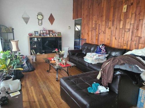 24 Orange St, Central Islip, NY 11722-4915
