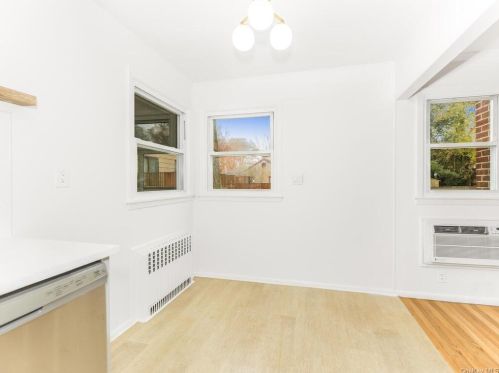 40 Glen Ave, Rye Brook NY  10573-2636 exterior