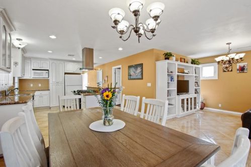 6108 Gundry Ave, Long Beach CA  90805-4258 exterior