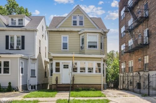 14 Stockton Pl, East Orange, NJ 07017-5209