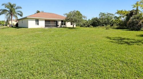 3017 13th St, Lehigh Acres, FL 33976-3037