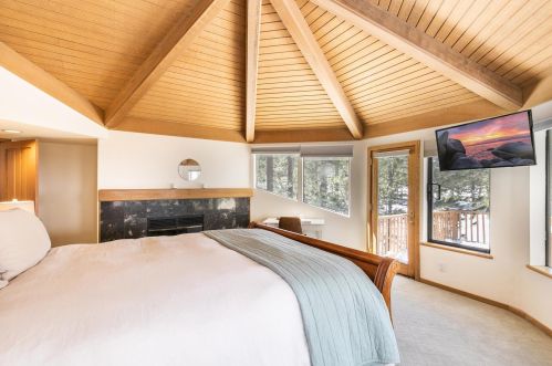 315 Skidder Trl, Truckee CA  96161-3930 exterior