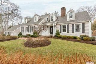 9 Teapot Ln, Smithtown, NY 11787-1800