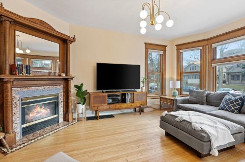 2118 Park Pl, Milwaukee WI  53211-3654 exterior