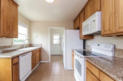 735 James St, Lodi, CA 95242-2208