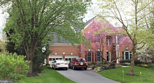 8040 Arcadian Shore Ct, Gainesville, VA 20155-2844
