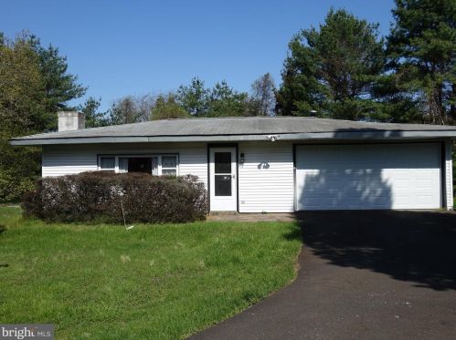 300 Holland Rd, Southampton, PA 18966-1836