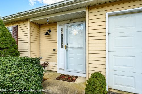 34 Greenbriar Blvd, Bricktown, NJ 08724-2050