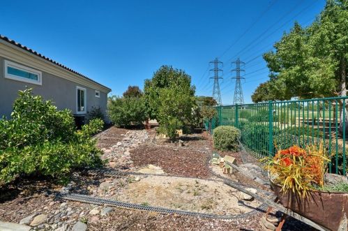 1594 Tanglewood Ct, Beaumont CA  92223-8540 exterior