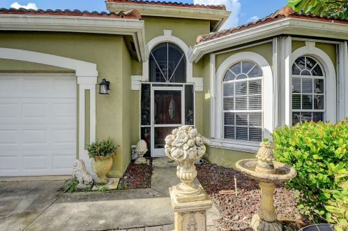 9281 Cove Point Cir, Boynton Beach, FL 33472-2765