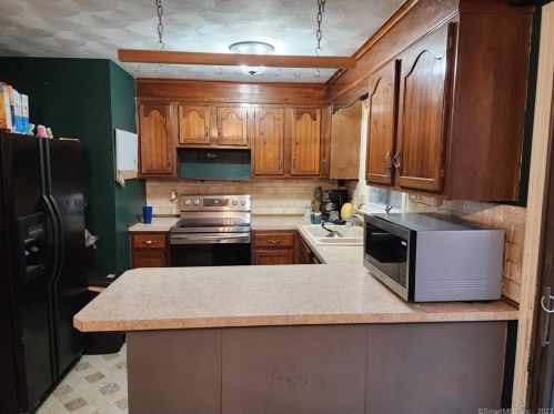 67 Old Windham Rd, South Windham CT  06266-1135 exterior