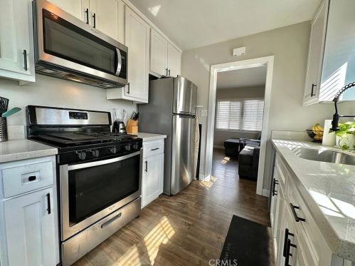 757 Redondo Ave, Long Beach CA  90804-5140 exterior