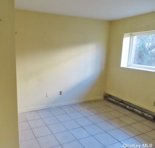 233 Rushmore St, Westbury NY  11590-3822 exterior