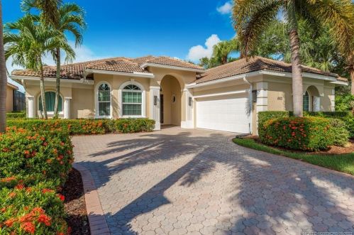 8801 One Putt Pl, Fort Pierce FL  34986-3068 exterior