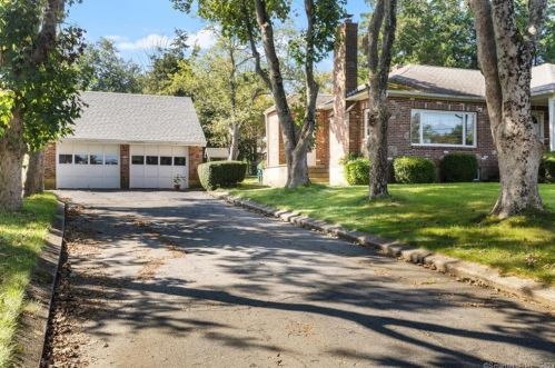 99 Great Neck Rd, Waterford, CT 06385-3527