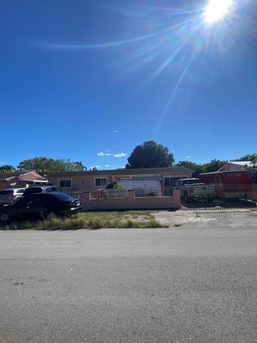 1750 62nd St, Hialeah, FL 33012-6104