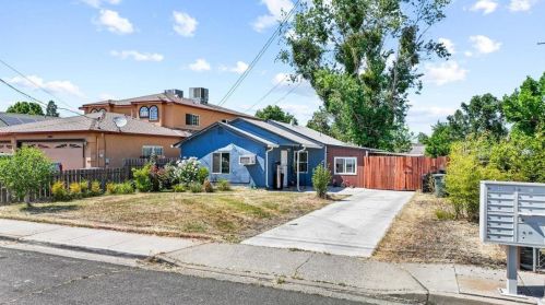 2667 Santa Fe St, Riverbank, CA 95367-2226