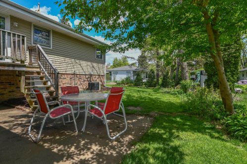 1143 Blue Dahlia Rd, Oconomowoc, WI 53066-2201