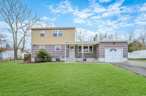 42 Fisk Rd, Holtsville, NY 11742-2115