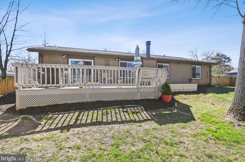 1512 Sadlers Wells Dr, Herndon VA  20170-2838 exterior