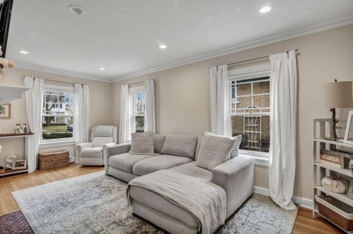 5818 Bay Ridge Ave, Milwaukee, WI 53217-4601