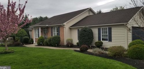 9 Meadow View Ct, Navy Sup Dpt, PA 17050-7356
