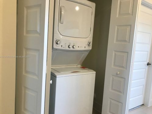 8195 104th Ave, Miami FL 33178-2659 exterior