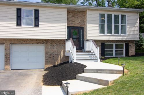 25 Crossview Trl, Charnita, PA 17320-8469