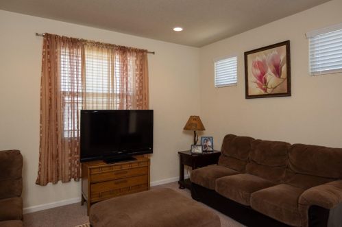 730 Sawtooth St, Manteca CA  95337-7827 exterior