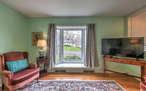 25 Wayne Rd, Milford CT  06460-3843 exterior