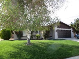 15781 Nassau Dr, Victorville, CA 92395-4822