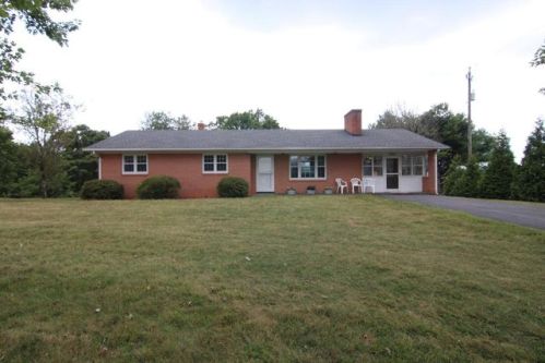 1091 Ridgecrest Dr, Vinton VA  24179-5934 exterior