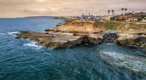 4438 Pescadero Ave, San Diego CA 92107-3629 exterior