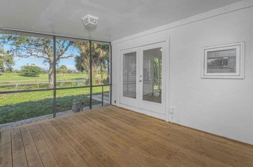 208 Southern Ave, Fort Pierce FL  34950-5433 exterior