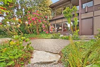 8910 California Ave, Seattle, WA 98136-2525