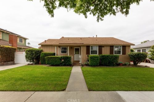 2225 Lomina Ave, Long Beach, CA 90815-2118
