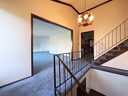 523 Hidden Holw, Scotch Plains NJ  07076-2027 exterior