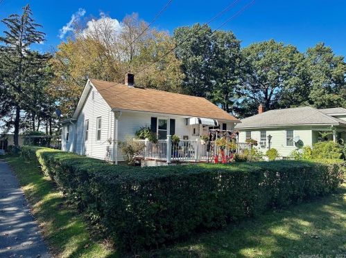 56 Durant St, Manchester, CT 06040-4002