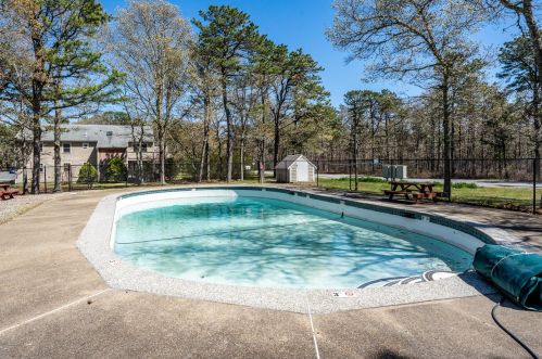 35 Ashumet Rd, Mashpee MA  02649-2056 exterior