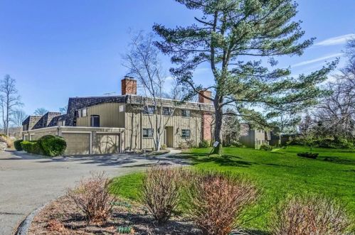 214 Gillies Ln, Norwalk, CT 06854-1059
