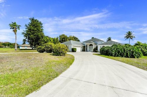 9304 Winterview Dr, Naples, FL 34109-1514
