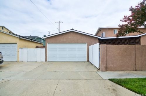 6103 Michelson St, Lakewood CA  90712-1413 exterior