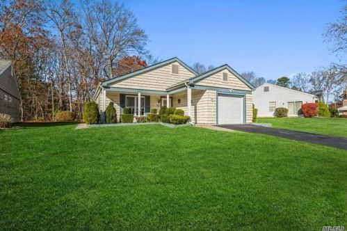 221 Kingston Dr, Panamoka, NY 11961-2014