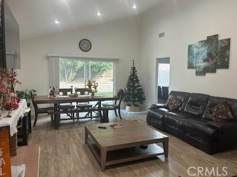 28360 Simsalido Ave, Santa Clarita, CA 91387-3213